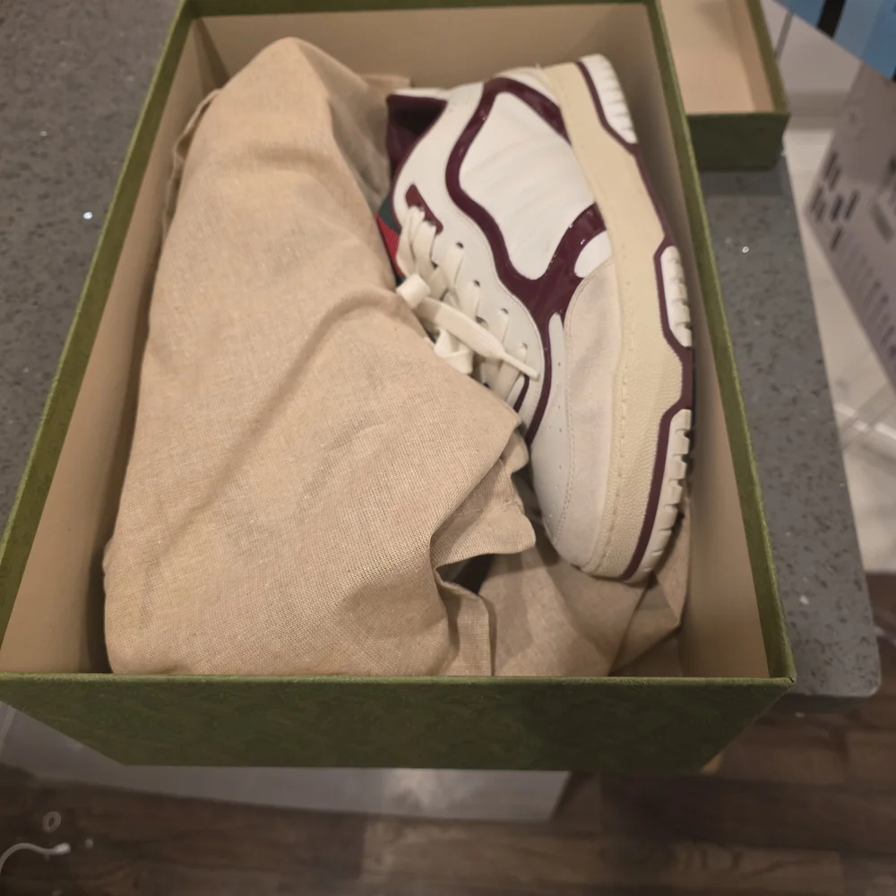 GUCCI Re-Web Trainer White & Red Leather Sneakers 818002 Gucci Sz 8 Box & Dust - Picture 3 of 16